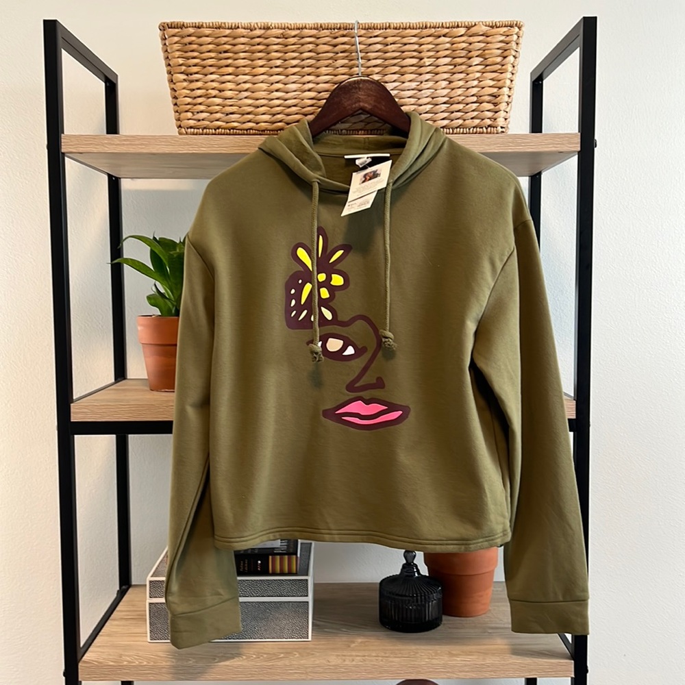 NWT Pride Fleece Crop Hoodie Graphic Tee, S - Picture 1 of 5